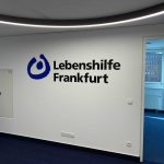 Innenraumgestaltung: Folienbeklebung für Lebenshilfe Frankfurt